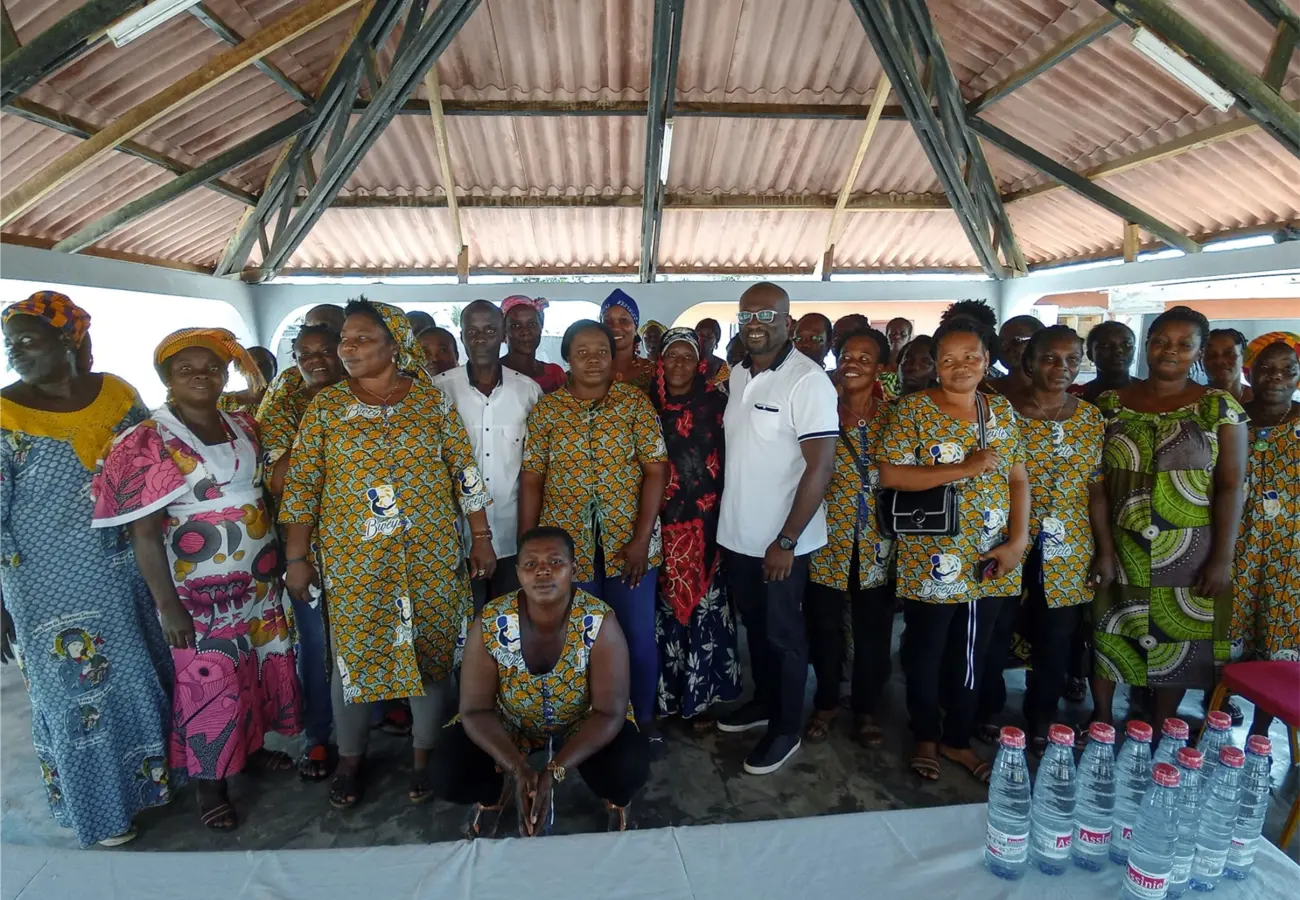 Groupe réuni lors d’une activité de coopération locale